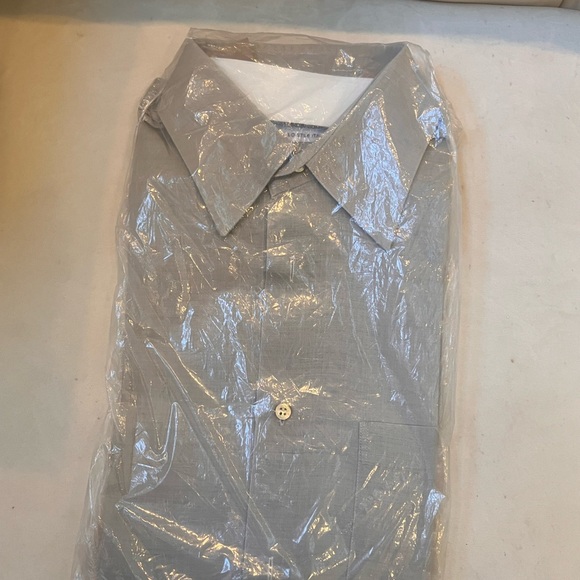 Duo of Italian Linen Shirts - Picture 9 of 14